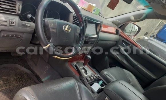 Sayi Na hannu Lexus LX 570 Red Mota in Cotonou a Benin Sayi Na hannu Lexus LX 570 Red Mota in Cotonou a Benin