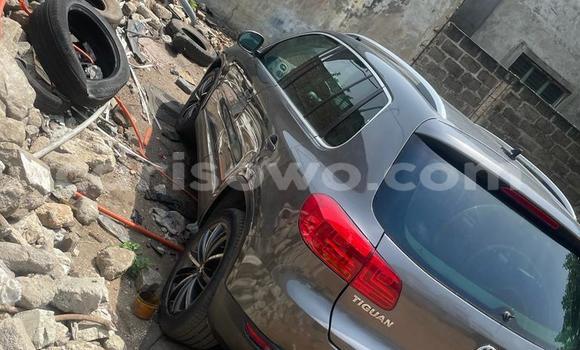 Sayi Na hannu Volkswagen Tiguan Brown Mota in Cotonou a Benin Sayi Na hannu Volkswagen Tiguan Brown Mota in Cotonou a Benin