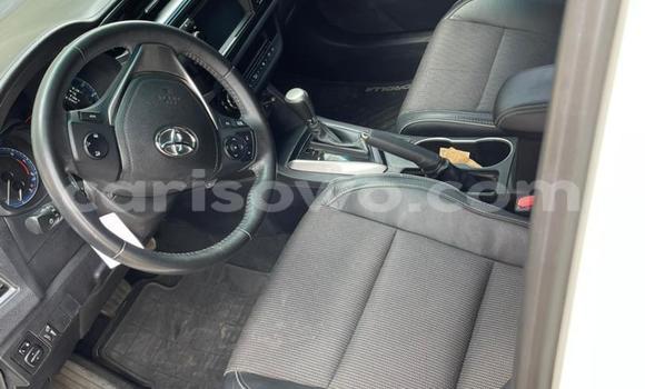 Ra Àlòkù Toyota Corolla funfun Ọkọ̀ in Cotonou ni Benin Ra Àlòkù Toyota Corolla funfun Ọkọ̀ in Cotonou ni Benin