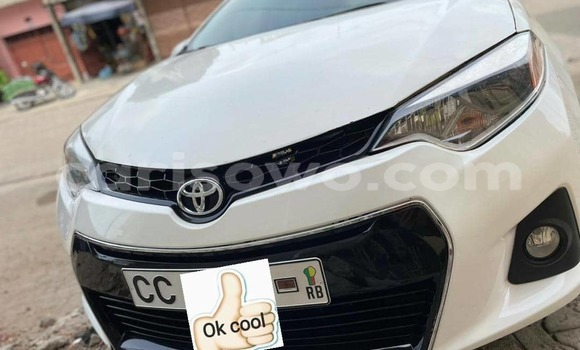Ra Àlòkù Toyota Corolla funfun Ọkọ̀ in Cotonou ni Benin Ra Àlòkù Toyota Corolla funfun Ọkọ̀ in Cotonou ni Benin