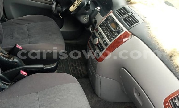 Sayi Na hannu Toyota Avensis Verso Azurfa Mota in Cotonou a Benin Sayi Na hannu Toyota Avensis Verso Azurfa Mota in Cotonou a Benin
