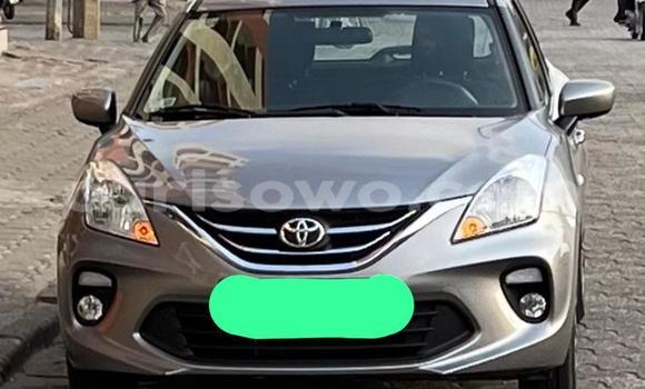 Buy Used Toyota Starlet Brown Car in Cotonou in Benign