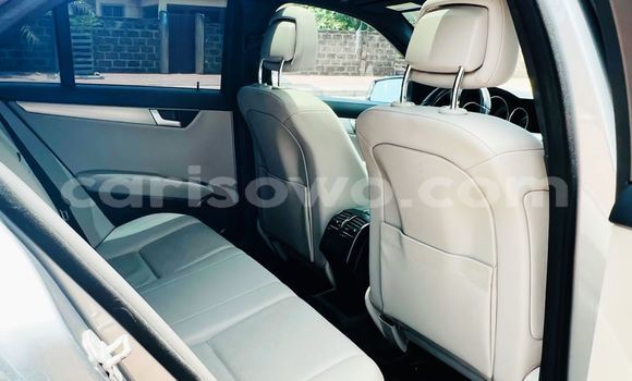 Sayi Na hannu Mercedes-Benz C-klasse Azurfa Mota in Cotonou a Benin Sayi Na hannu Mercedes-Benz C-klasse Azurfa Mota in Cotonou a Benin