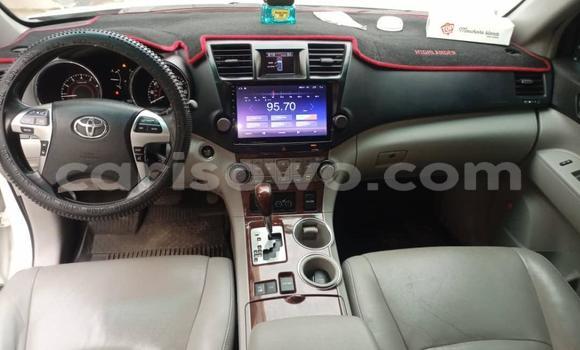 Sayi Na hannu Toyota Highlander White Mota in Cotonou a Benin Sayi Na hannu Toyota Highlander White Mota in Cotonou a Benin