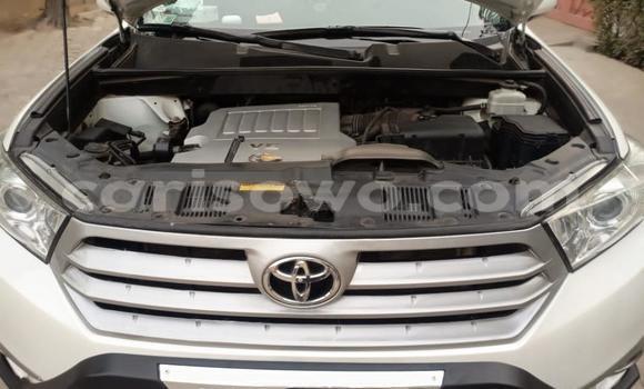 Sayi Na hannu Toyota Highlander White Mota in Cotonou a Benin Sayi Na hannu Toyota Highlander White Mota in Cotonou a Benin