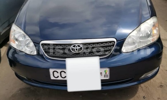 Sayi Na hannu Toyota Corolla Blue Mota in Cotonou a Benin