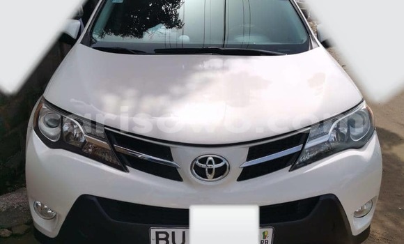 Sayi Na hannu Toyota RAV4 White Mota in Cotonou a Benin Sayi Na hannu Toyota RAV4 White Mota in Cotonou a Benin