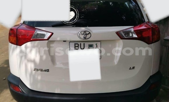 Ra Àlòkù Toyota RAV4 funfun Ọkọ̀ in Cotonou ni Benin Ra Àlòkù Toyota RAV4 funfun Ọkọ̀ in Cotonou ni Benin