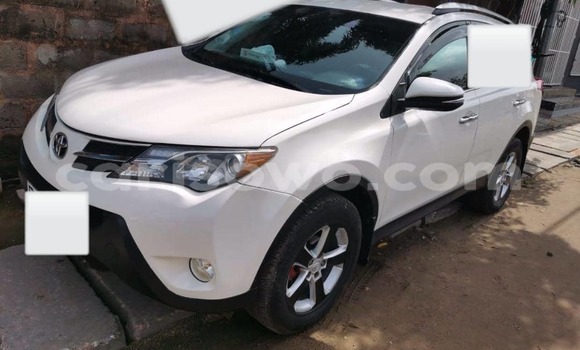 Ra Àlòkù Toyota RAV4 funfun Ọkọ̀ in Cotonou ni Benin Ra Àlòkù Toyota RAV4 funfun Ọkọ̀ in Cotonou ni Benin