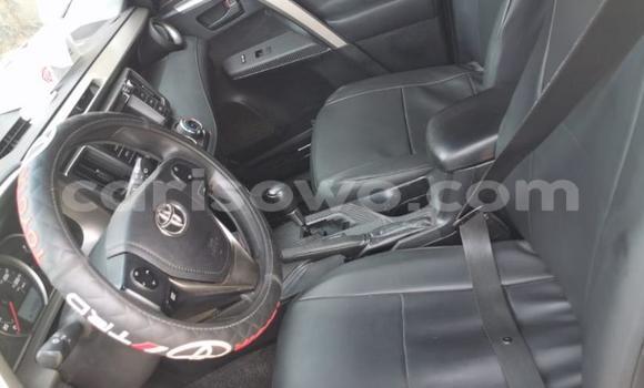 Ra Àlòkù Toyota RAV4 funfun Ọkọ̀ in Cotonou ni Benin Ra Àlòkù Toyota RAV4 funfun Ọkọ̀ in Cotonou ni Benin