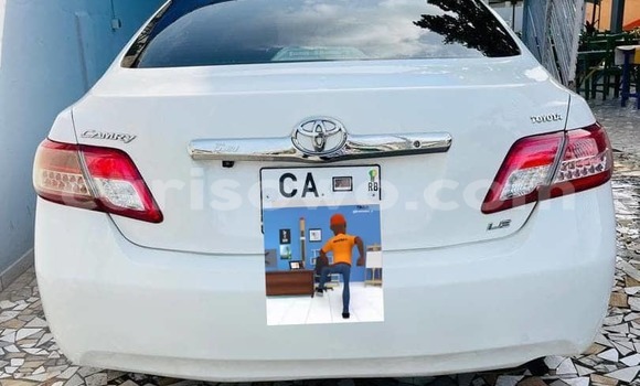 Ra Àlòkù Toyota Camry funfun Ọkọ̀ in Abomey Calavi ni Benin Ra Àlòkù Toyota Camry funfun Ọkọ̀ in Abomey Calavi ni Benin