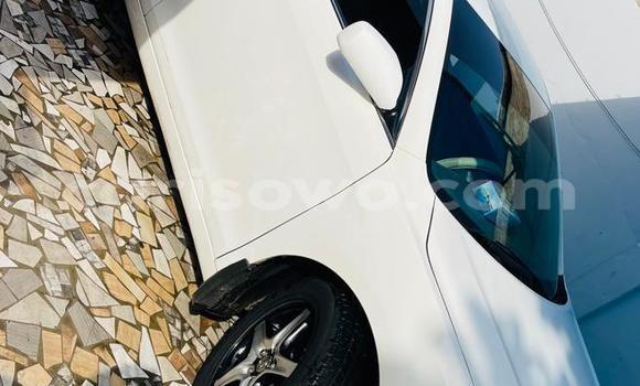 Ra Àlòkù Toyota Camry funfun Ọkọ̀ in Abomey Calavi ni Benin Ra Àlòkù Toyota Camry funfun Ọkọ̀ in Abomey Calavi ni Benin