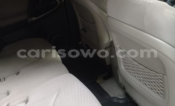 Ra Àlòkù Toyota RAV4 Blue Ọkọ̀ in Cotonou ni Benin Ra Àlòkù Toyota RAV4 Blue Ọkọ̀ in Cotonou ni Benin