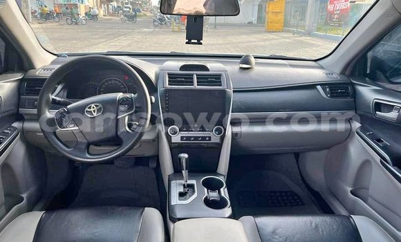 Ra Àlòkù Toyota Camry funfun Ọkọ̀ in Cotonou ni Benin Ra Àlòkù Toyota Camry funfun Ọkọ̀ in Cotonou ni Benin