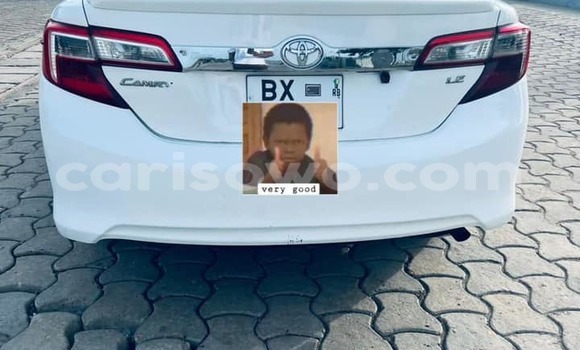 Ra Àlòkù Toyota Camry funfun Ọkọ̀ in Cotonou ni Benin Ra Àlòkù Toyota Camry funfun Ọkọ̀ in Cotonou ni Benin