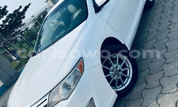 Ra Àlòkù Toyota Camry funfun Ọkọ̀ in Cotonou ni Benin Ra Àlòkù Toyota Camry funfun Ọkọ̀ in Cotonou ni Benin