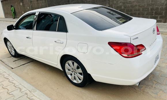 Ra Àlòkù Toyota Avalon funfun Ọkọ̀ in Cotonou ni Benin Ra Àlòkù Toyota Avalon funfun Ọkọ̀ in Cotonou ni Benin