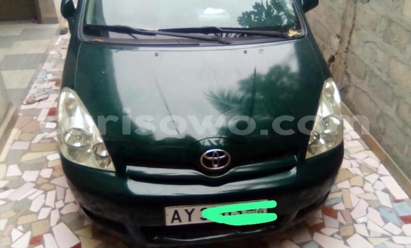 Acheter Occasion Voiture Toyota Corolla Verso Vert à Cotonou, Benin Acheter Occasion Voiture Toyota Corolla Verso Vert à Cotonou, Benin