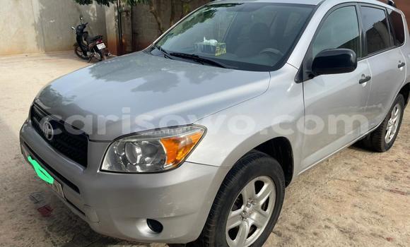 Ra Àlòkù Toyota RAV4 Silver Ọkọ̀ in Cotonou ni Benin Ra Àlòkù Toyota RAV4 Silver Ọkọ̀ in Cotonou ni Benin