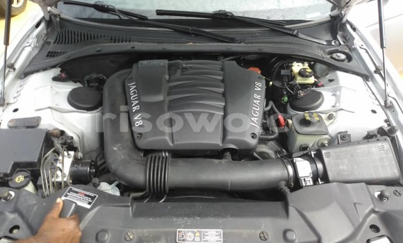 Ra Àlòkù Jaguar S–Type Silver Ọkọ̀ in Cotonou ni Benin Ra Àlòkù Jaguar S–Type Silver Ọkọ̀ in Cotonou ni Benin