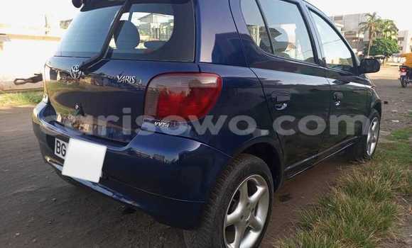 Sayi Na hannu Toyota Yaris Blue Mota in Cotonou a Benin