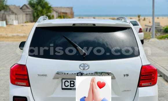 Acheter Occasion Voiture Toyota Highlander Blanc à Cotonou, Benin Acheter Occasion Voiture Toyota Highlander Blanc à Cotonou, Benin