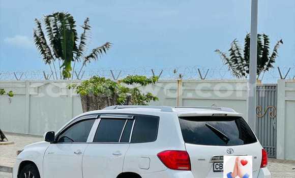 Acheter Occasion Voiture Toyota Highlander Blanc à Cotonou, Benin Acheter Occasion Voiture Toyota Highlander Blanc à Cotonou, Benin