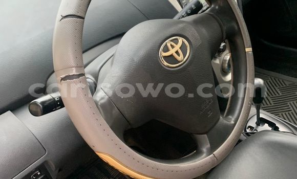 Sayi Na hannu Toyota Yaris Red Mota in Cotonou a Benin Sayi Na hannu Toyota Yaris Red Mota in Cotonou a Benin