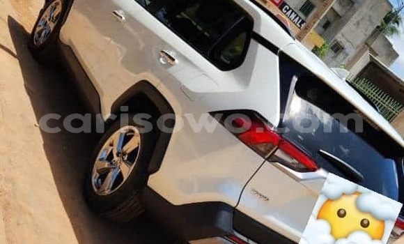 Acheter Occasion Voiture Toyota RAV4 Blanc à Cotonou, Benin Acheter Occasion Voiture Toyota RAV4 Blanc à Cotonou, Benin