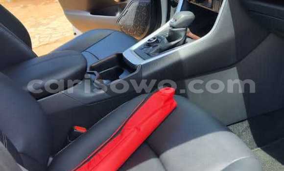 Acheter Neuf Voiture Toyota RAV4 Blanc à Cotonou, Benin Acheter Neuf Voiture Toyota RAV4 Blanc à Cotonou, Benin