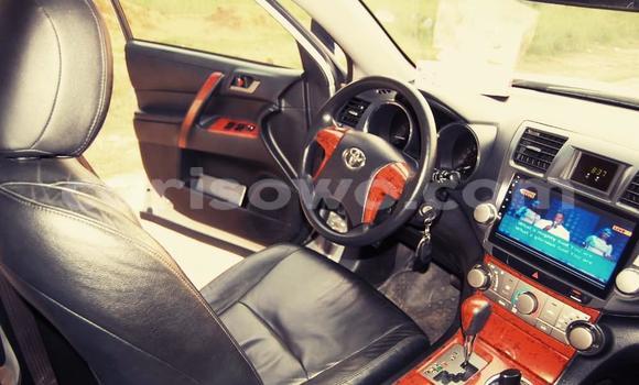 Buy Used Toyota Highlander Beige Car in Cotonou in Benign Buy Used Toyota Highlander Beige Car in Cotonou in Benign