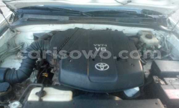 Ra Àlòkù Toyota 4Runner funfun Ọkọ̀ in Cotonou ni Benin Ra Àlòkù Toyota 4Runner funfun Ọkọ̀ in Cotonou ni Benin