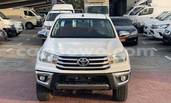 Acheter Import Voiture Toyota Hilux Blanc à Cotonou, Benin