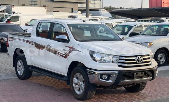 Acheter Import Voiture Toyota Hilux Blanc à Cotonou, Benin Acheter Import Voiture Toyota Hilux Blanc à Cotonou, Benin