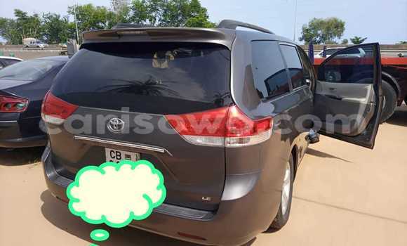 Acheter Occasion Voiture Toyota Sienna Marron à Cotonou, Benin