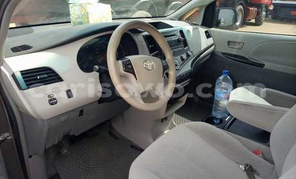 Ra Àlòkù Toyota Sienna Brown Ọkọ̀ in Cotonou ni Benin Ra Àlòkù Toyota Sienna Brown Ọkọ̀ in Cotonou ni Benin