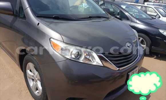 Ra Àlòkù Toyota Sienna Brown Ọkọ̀ in Cotonou ni Benin Ra Àlòkù Toyota Sienna Brown Ọkọ̀ in Cotonou ni Benin