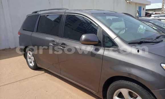Ra Àlòkù Toyota Sienna Brown Ọkọ̀ in Cotonou ni Benin Ra Àlòkù Toyota Sienna Brown Ọkọ̀ in Cotonou ni Benin