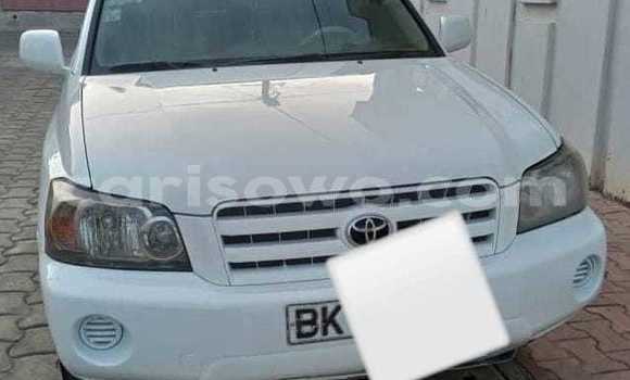 Ra Àlòkù Toyota Highlander funfun Ọkọ̀ in Cotonou ni Benin