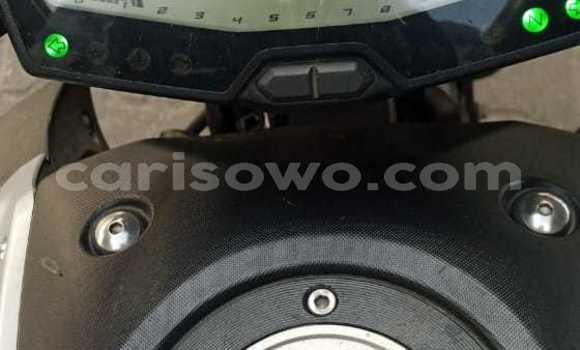 Acheter Occasion Moto Yamaha MT Gris à Cotonou, Benin Acheter Occasion Moto Yamaha MT Gris à Cotonou, Benin