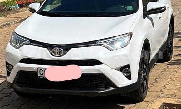 Ra Àlòkù Toyota RAV4 funfun Ọkọ̀ in Cotonou ni Benin Ra Àlòkù Toyota RAV4 funfun Ọkọ̀ in Cotonou ni Benin