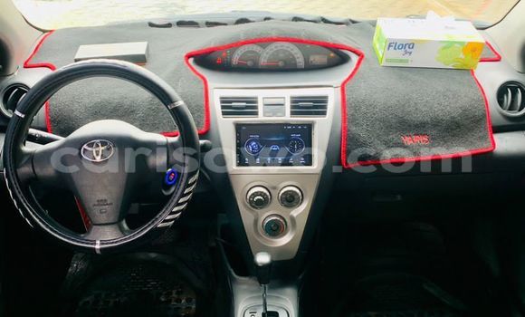 Sayi Na hannu Toyota Yaris White Mota in Cotonou a Benin Sayi Na hannu Toyota Yaris White Mota in Cotonou a Benin