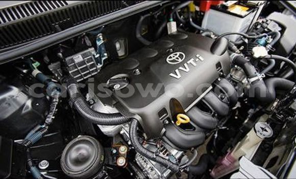 Sayi Na hannu Toyota Yaris White Mota in Cotonou a Benin Sayi Na hannu Toyota Yaris White Mota in Cotonou a Benin