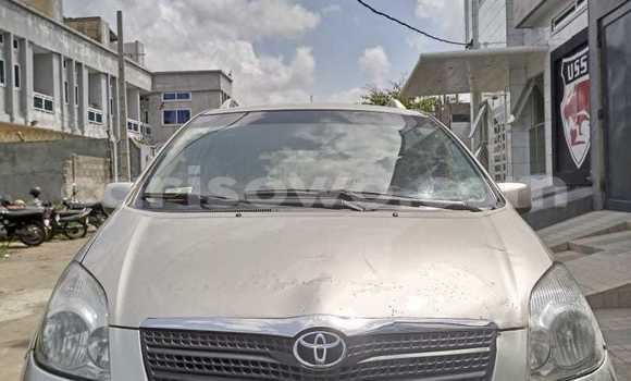 Ra Àlòkù Toyota Corolla Verso Silver Ọkọ̀ in Cotonou ni Benin Ra Àlòkù Toyota Corolla Verso Silver Ọkọ̀ in Cotonou ni Benin