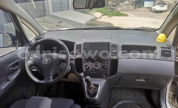 Ra Àlòkù Toyota Corolla Verso Silver Ọkọ̀ in Cotonou ni Benin Ra Àlòkù Toyota Corolla Verso Silver Ọkọ̀ in Cotonou ni Benin