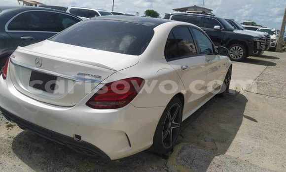 Sayi Na hannu Mercedes Viano White Mota in Cotonou a Benin Sayi Na hannu Mercedes Viano White Mota in Cotonou a Benin