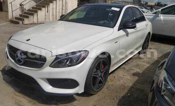 Sayi Na hannu Mercedes Viano White Mota in Cotonou a Benin Sayi Na hannu Mercedes Viano White Mota in Cotonou a Benin