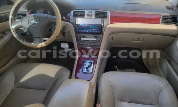 Sayi Na hannu Lexus ES 300 Black Mota in Cotonou a Benin Sayi Na hannu Lexus ES 300 Black Mota in Cotonou a Benin