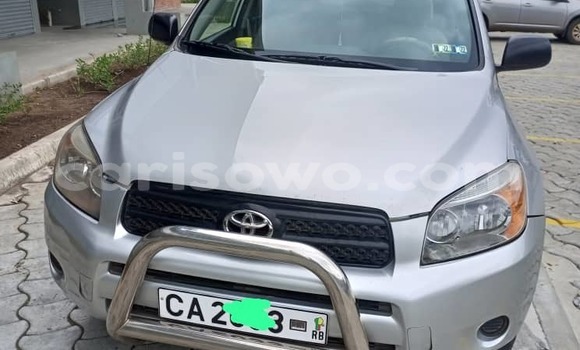 Sayi Na hannu Toyota RAV4 Azurfa Mota in Cotonou a Benin Sayi Na hannu Toyota RAV4 Azurfa Mota in Cotonou a Benin