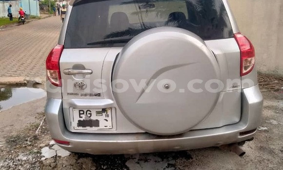Sayi Na hannu Toyota RAV4 Azurfa Mota in Cotonou a Benin Sayi Na hannu Toyota RAV4 Azurfa Mota in Cotonou a Benin